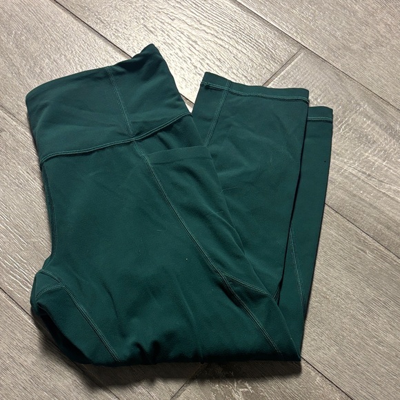 Athleta Salutation Stash Pocket Capri Green - Picture 1 of 3